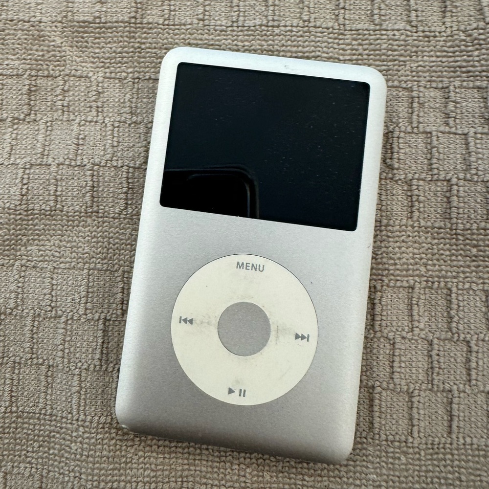 Apple iPod classic original 7th Generation Silver (160 GB)